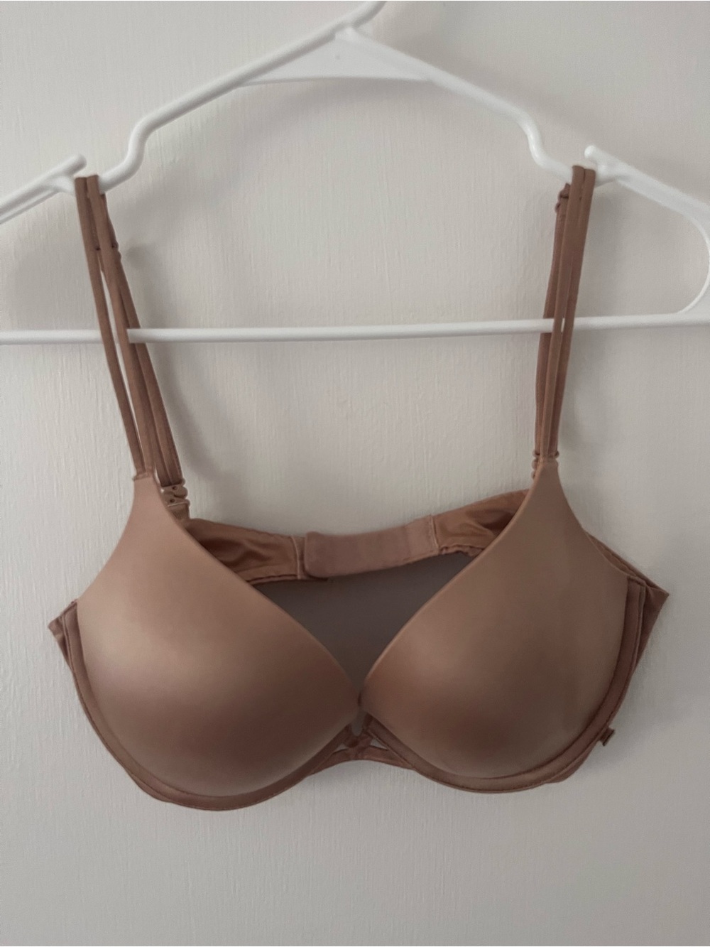 Lot (2) Victoria’s Secret Very Sexy Push Up Bra Underwire Beige Nude 32D